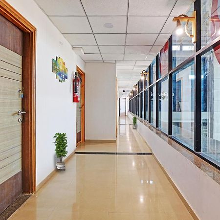 Hotel Silk, Premier Budget Friendly Luxury Hotel In Surat, Perfect For Families, Couples And Business Travelers ภายนอก รูปภาพ
