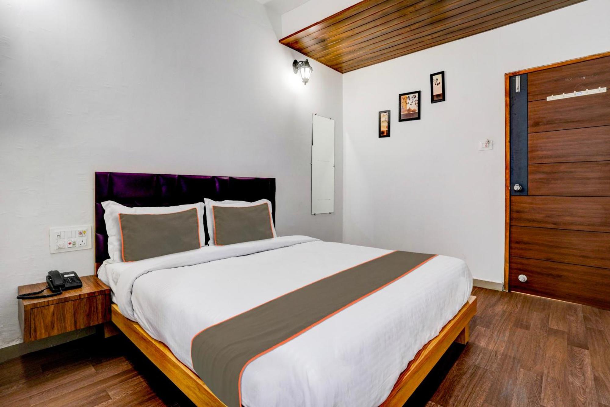 Hotel Silk, Premier Budget Friendly Luxury Hotel In Surat, Perfect For Families, Couples And Business Travelers ภายนอก รูปภาพ