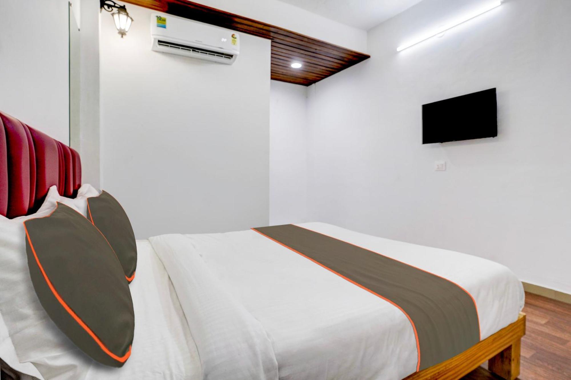 Hotel Silk, Premier Budget Friendly Luxury Hotel In Surat, Perfect For Families, Couples And Business Travelers ภายนอก รูปภาพ