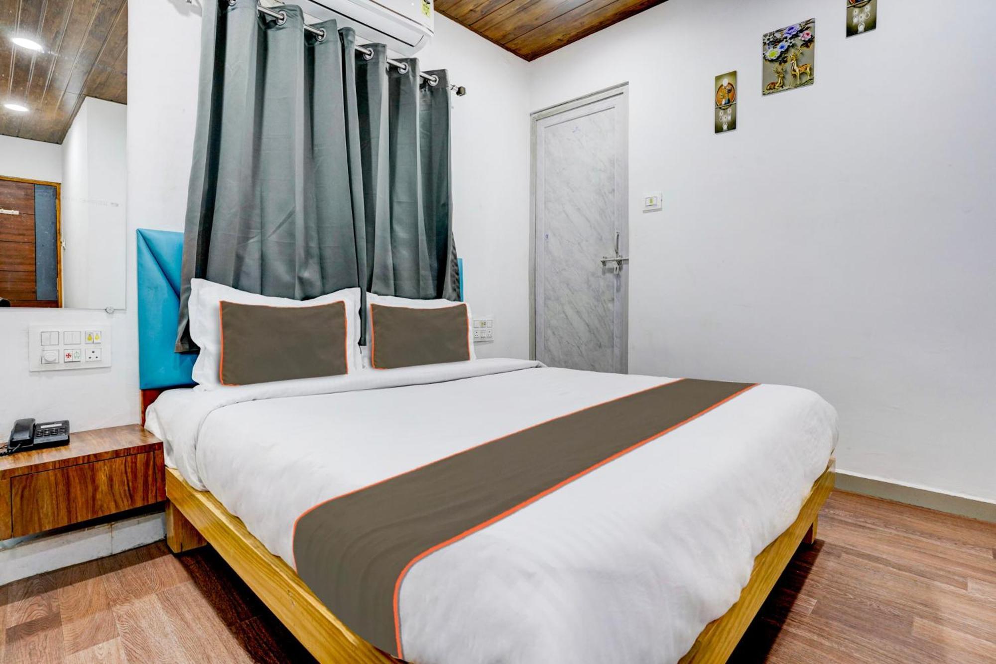 Hotel Silk, Premier Budget Friendly Luxury Hotel In Surat, Perfect For Families, Couples And Business Travelers ภายนอก รูปภาพ