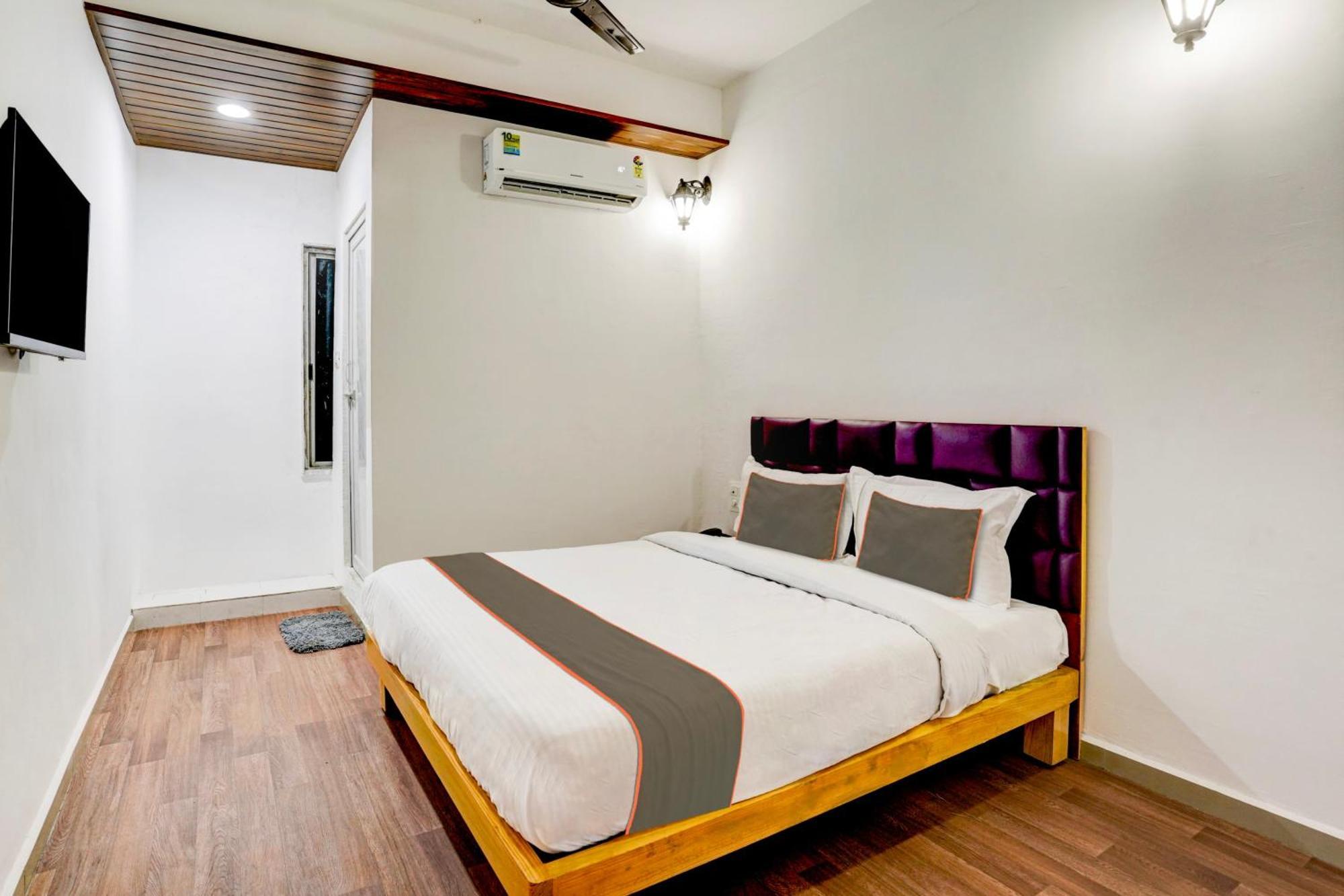 Hotel Silk, Premier Budget Friendly Luxury Hotel In Surat, Perfect For Families, Couples And Business Travelers ภายนอก รูปภาพ