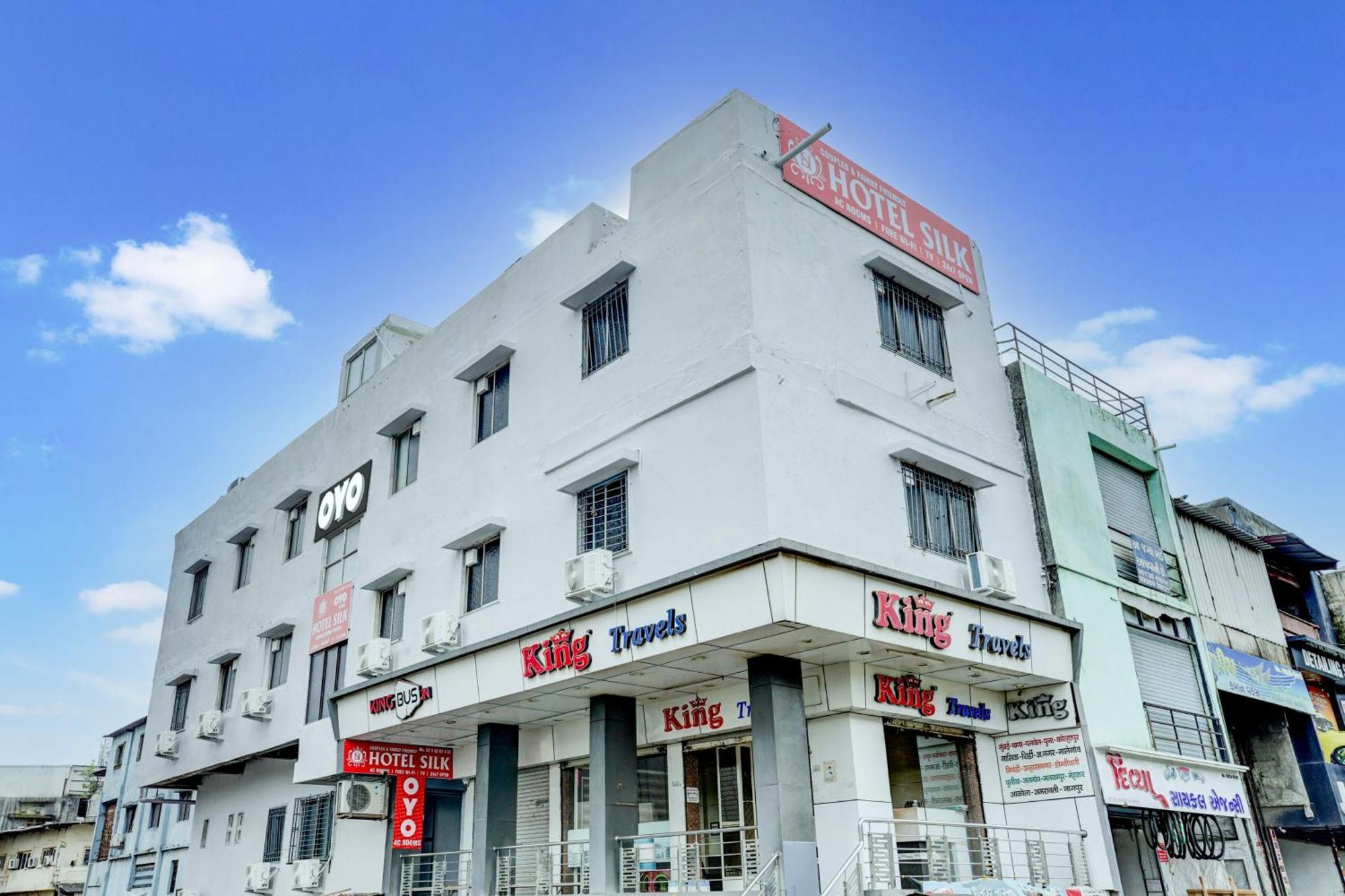 Hotel Silk, Premier Budget Friendly Luxury Hotel In Surat, Perfect For Families, Couples And Business Travelers ภายนอก รูปภาพ